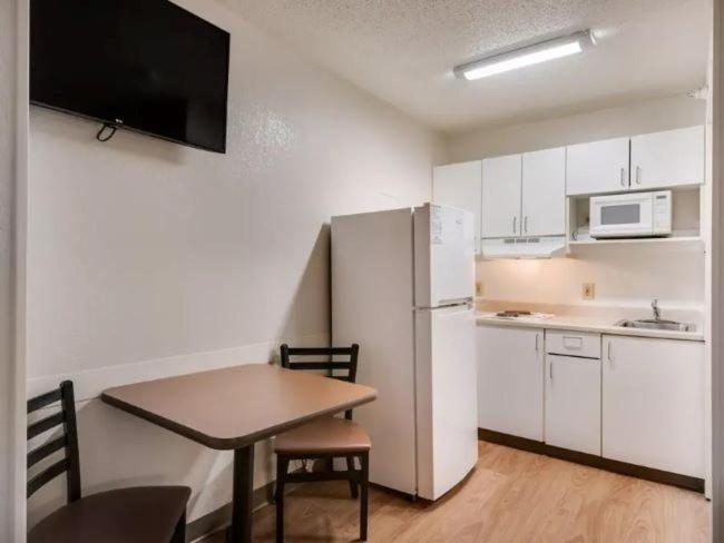 Birch Hill Suites Kansas City - Independence Exteriör bild