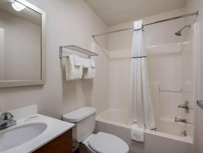 Birch Hill Suites Kansas City - Independence Exteriör bild